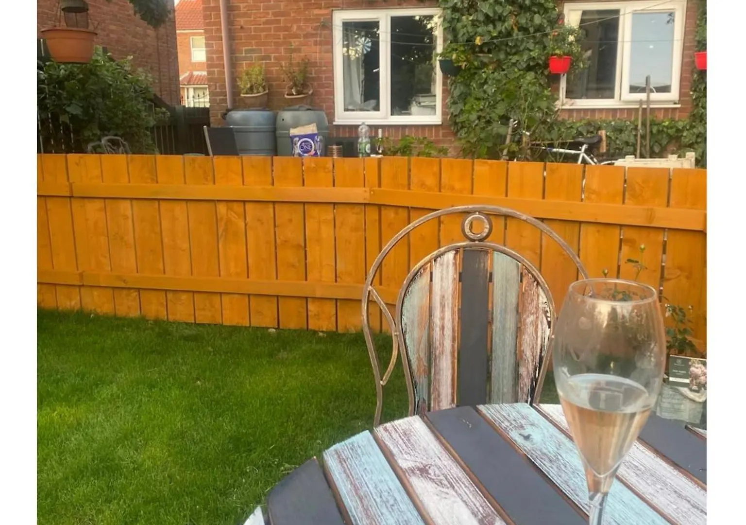 Chez Little Black Cat Patrington 0*,